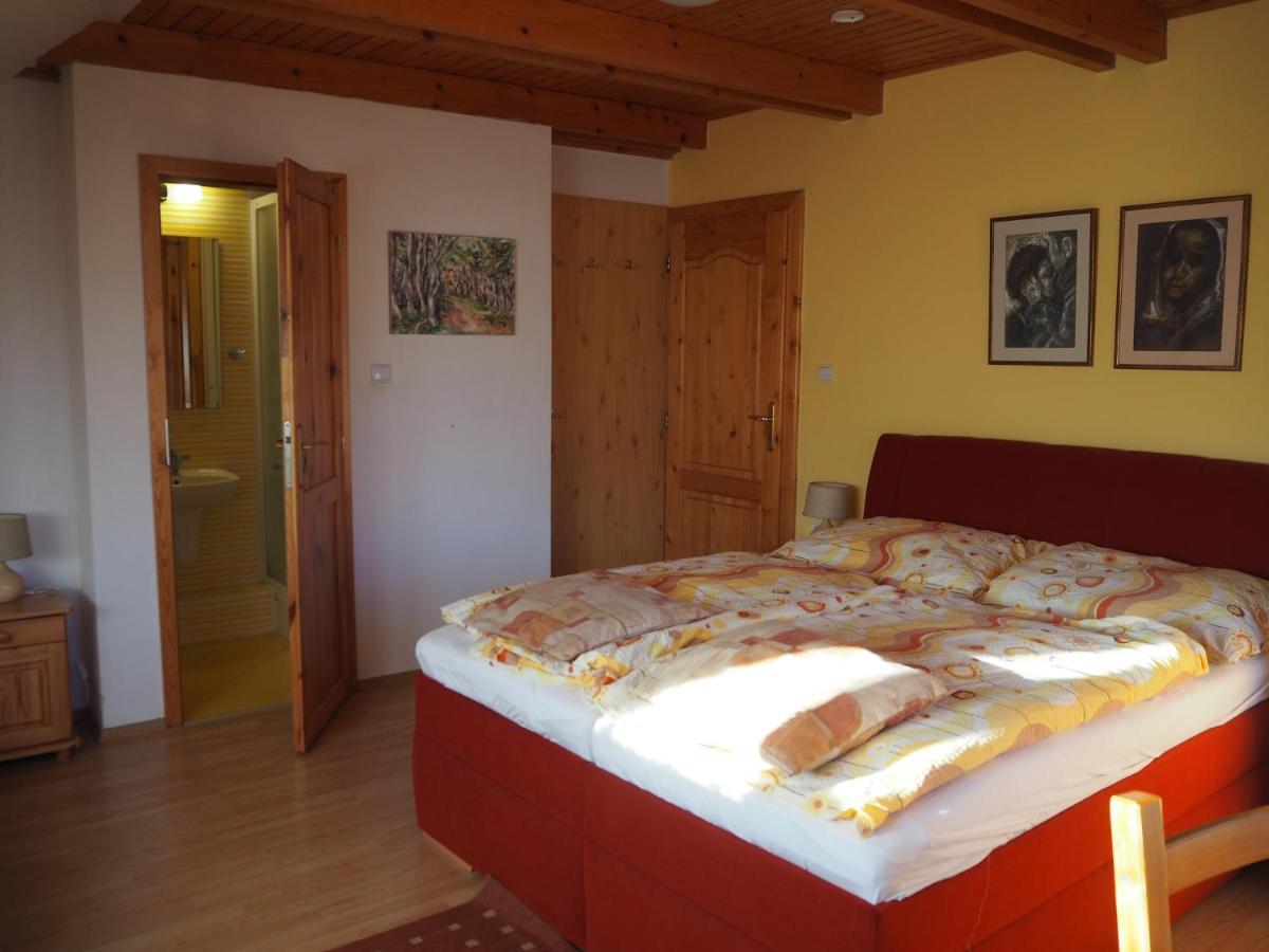 Privat Alenka Hotel ลิฟตอฟสกีมิคูลาช ภายนอก รูปภาพ
