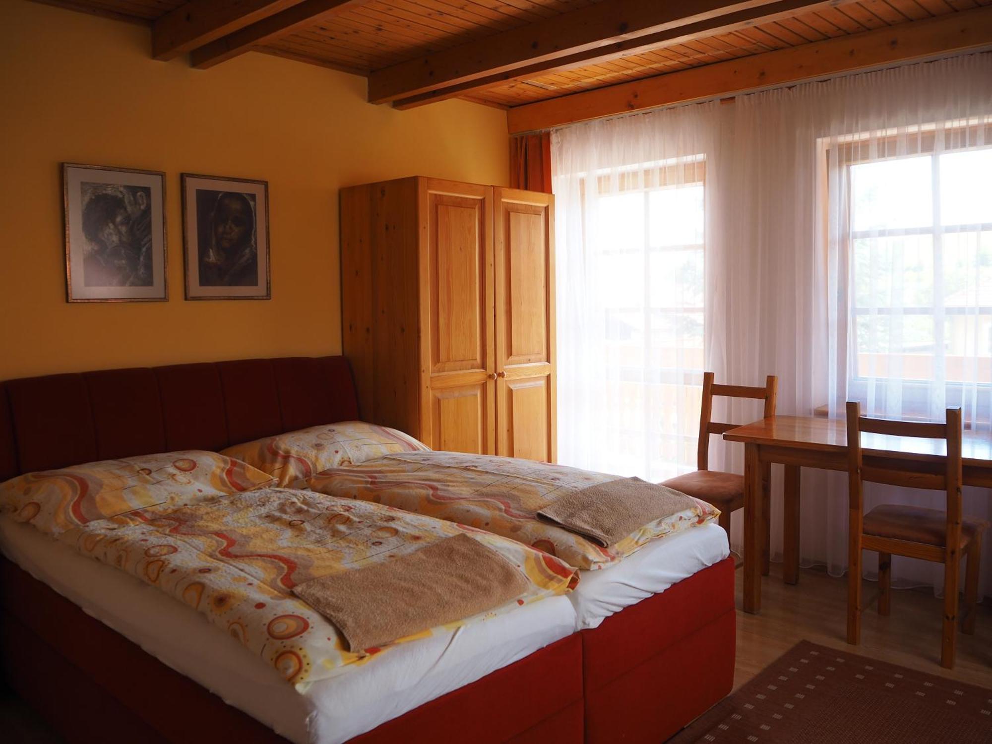 Privat Alenka Hotel ลิฟตอฟสกีมิคูลาช ภายนอก รูปภาพ